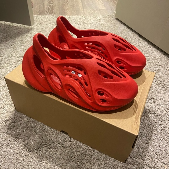 SOLD///Yeezy Foam RNNR “Vermilion”///SOLD - Picture 1 of 5